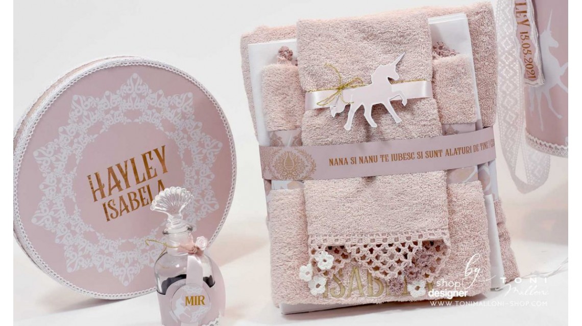 Trusou de botez roz pudra cu broderie personalizata gold si unicorni Unicorn Valley 9